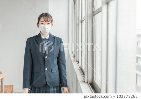 High school students, junior high school students, and high school girls wearing masks in school classrooms 102275265