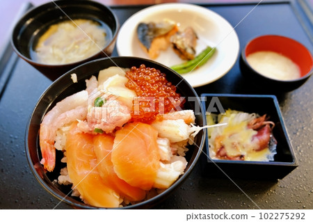釧路酒店自助早餐(炸雞蓋飯) 釧路酒店自助早餐(炸雞蓋飯) 102275292