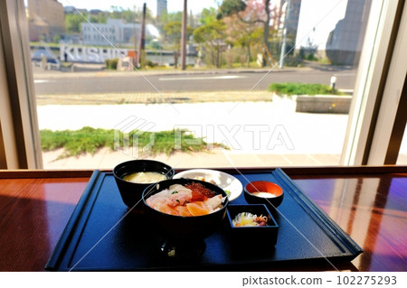 釧路酒店自助早餐（炸雞蓋飯） 102275293