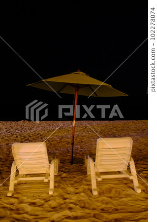 quietly look at the sea quietly look at the sea 102278074