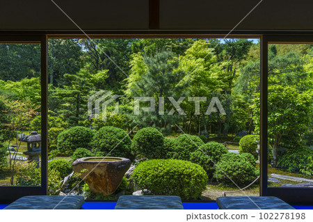 Gaunzan Sokuso-in Picture frame garden Season of fresh greenery (Higashiyama-ku, Kyoto) Gaunzan Sokuso-in Picture frame garden Season of fresh greenery (Higashiyama-ku, Kyoto) 102278198