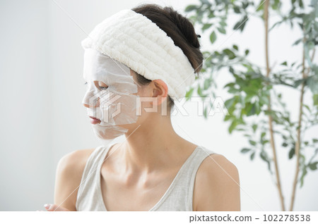 Photo of a woman wearing a face pack 102278538