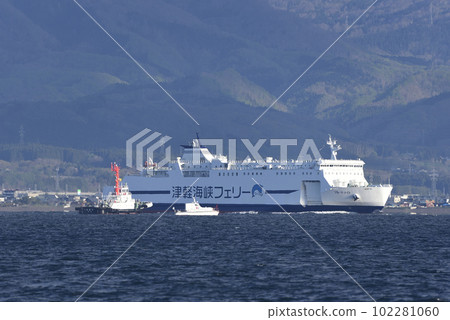 Shooting scenery of Tsugaru Kaikyo ferry entering Hakodate Port in Hakodate City, Hokkaido in spring Shooting scenery of Tsugaru Kaikyo ferry entering Hakodate Port in Hakodate City, Hokkaido in spring 102281060