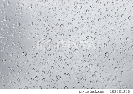 背景材料擋風玻璃上的雨滴 背景材料擋風玻璃上的雨滴 102281236