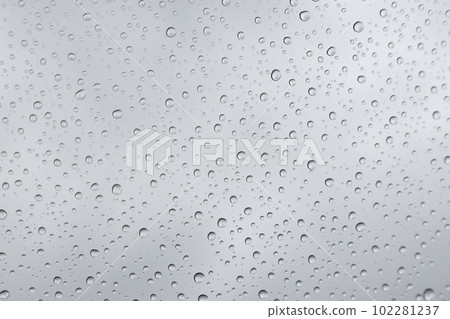 背景材料擋風玻璃上的雨滴 背景材料擋風玻璃上的雨滴 102281237