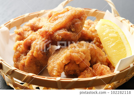 Deep fried chicken 102282118