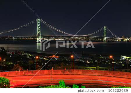 [兵庫縣]從淡路服務區看到燈火通明的明石海峽大橋 102282689