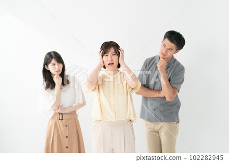 男女憂思3人 102282945