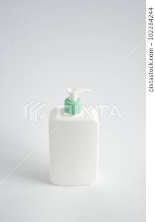 White unbranded dispenser shampoo, gel, soap bottle isolated on white background. Cosmetic packaging mockup with copy space. White unbranded dispenser shampoo, gel, soap bottle isolated on white background. Cosmetic packaging mockup with copy space. 102284244