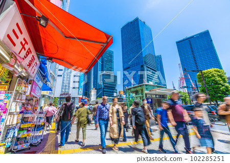Tokyo cityscape in Japan May. The number of people without a mask has increased... Beware of UV rays. From masks to UV and skin care = 1 day, Shibuya 102285251