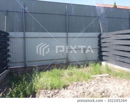 New construction of a townhouse of a blocked residential building 102285264