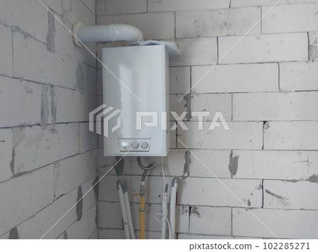 New construction of a townhouse of a blocked residential building 102285271
