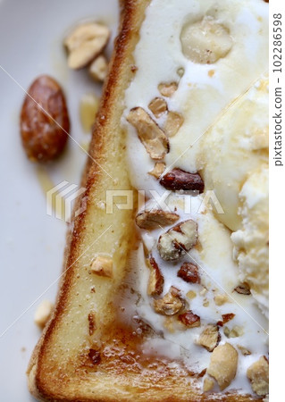 Maple toast with nuts and ice cream Dessert bread Maple toast with nuts and ice cream Dessert bread 102286598