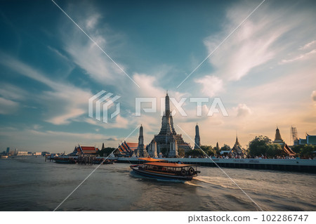 Wat Arun at sunset with long tail boat, in Bangkok, Thailand. Generative AI Wat Arun at sunset with long tail boat, in Bangkok, Thailand. Generative AI 102286747