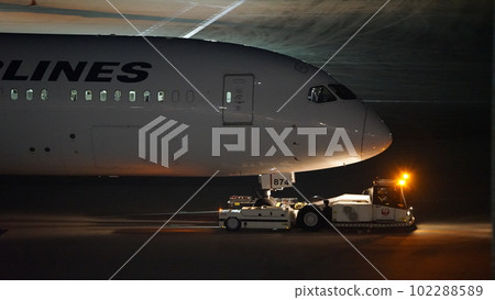 Airplane at night, aircraft, Haneda Airport 102288589