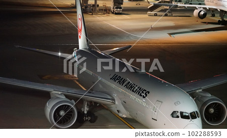 Airplane at night, aircraft, Haneda Airport 102288593