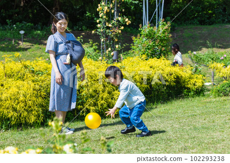 Child playing ball with mom in the park Child playing ball with mom in the park 102293238