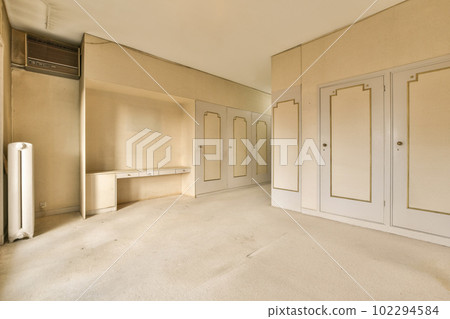 an empty room with white walls and no one person standing in the doorways or door to the other room 102294584