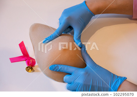 Instruction in the proper compression of breasts during bania on the M counter phantom. Instruction in the proper compression of breasts during bania on the M counter phantom. 102295070