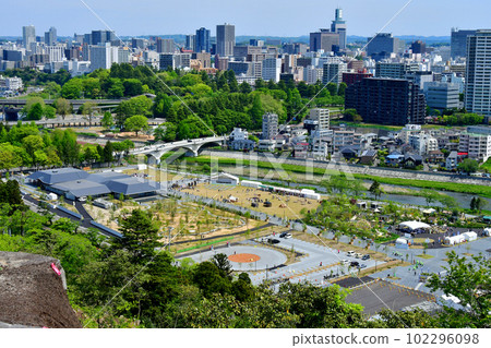 A bird's eye view of the main venue and city area of the "Flower and Forest Fair Future Forest Sendai 2023" from the Aobayama Castle Honmaru Ruins 102296098