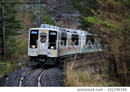 “天空之樹列車”在新鮮綠色的溫泉線上飛馳 “天空之樹列車”在新鮮綠色的溫泉線上飛馳 102296386