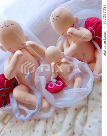 A loving fetus doll that makes you want to hold it A loving fetus doll that makes you want to hold it 102297352