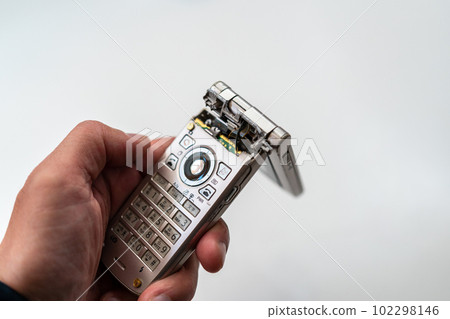 broken phone 102298146