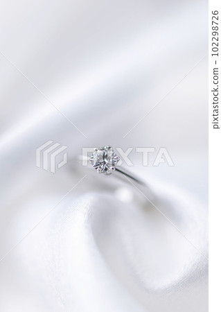 Image of a beautiful wedding ring 102298726