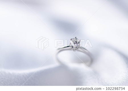 Image of a beautiful wedding ring 102298734