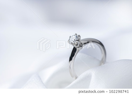 Image of a beautiful wedding ring 102298741
