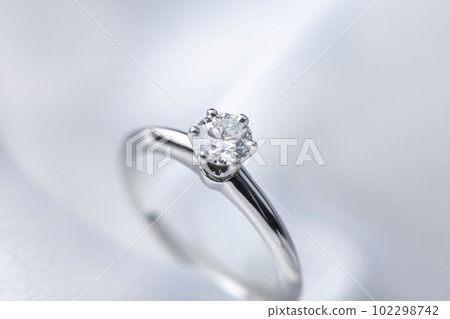 Image of a beautiful wedding ring 102298742