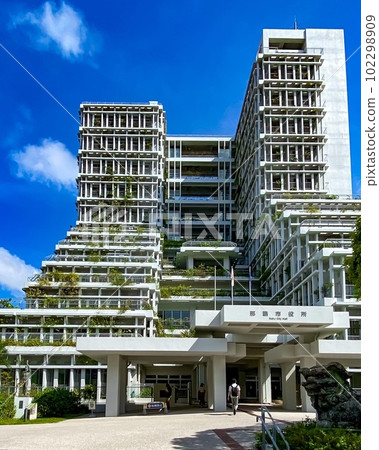《沖繩縣》夏空和那霸市政府 102298909