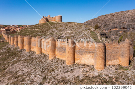 Drone photo of wall and castle on hill in Berlanga de Duero 102299045