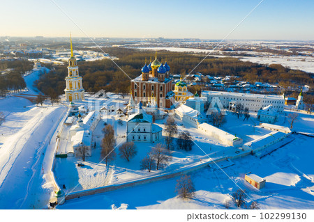 Aerial view of the Kremlin in Ryazan in winter 102299130