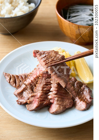 Beef tongue set meal 102300055