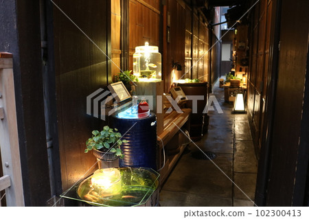 Alley water tank Alley water tank 102300413