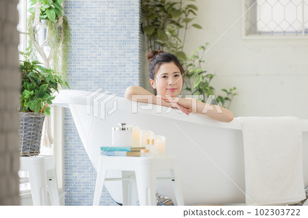 Female beauty Young woman taking a bath 102303722