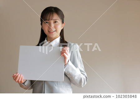 有留言板的新生女士_1 102303848