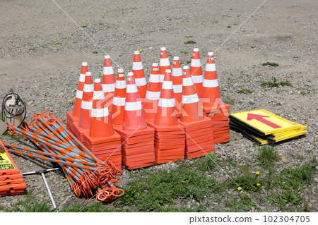 pylon triangular cone rubber cone color cone cone road cone outdoor rubber 102304705