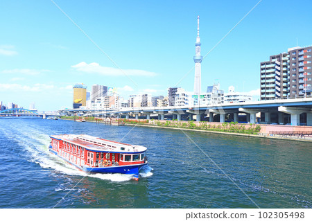 東京風景、東京晴空塔和遊船 東京風景、東京晴空塔和遊船 102305498