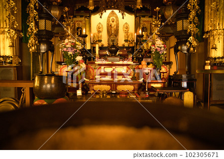 The main hall of the temple and the statue of Amida Nyorai The main hall of the temple and the statue of Amida Nyorai 102305671