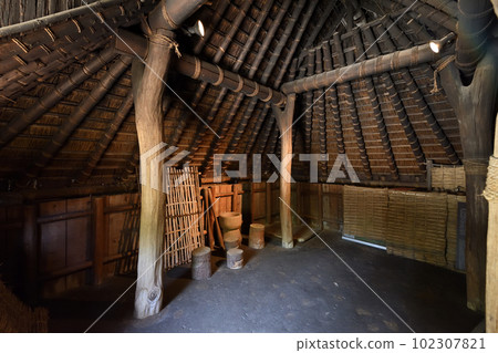 Inside the restored pit dwelling Kii Fudoki no Oka (Wakayama City, Wakayama Prefecture) Inside the restored pit dwelling Kii Fudoki no Oka (Wakayama City, Wakayama Prefecture) 102307821