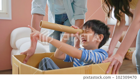 asian parent happy kid grwoing asian parent happy kid grwoing 102309470