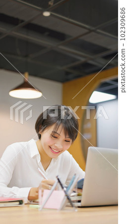 asian happy businesswoman working asian happy businesswoman working 102309686
