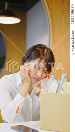 Asian woman is dismissed 102309689