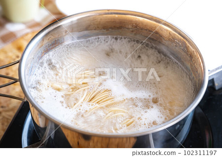 Ramen making Boil the noodles Ramen making Boil the noodles 102311197