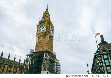 Big Ben and cloudy sky in London Big Ben and cloudy sky in London 102311821