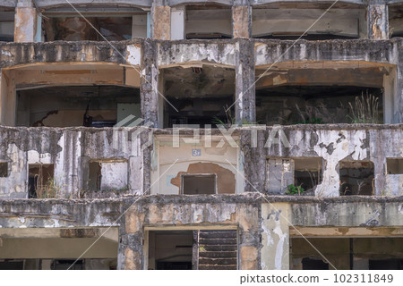 Demolition of hotel halted Demolition of hotel halted 102311849