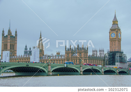London Bridge and Big Ben London Bridge and Big Ben 102312071