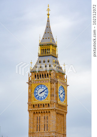 Big ben in London 102312072